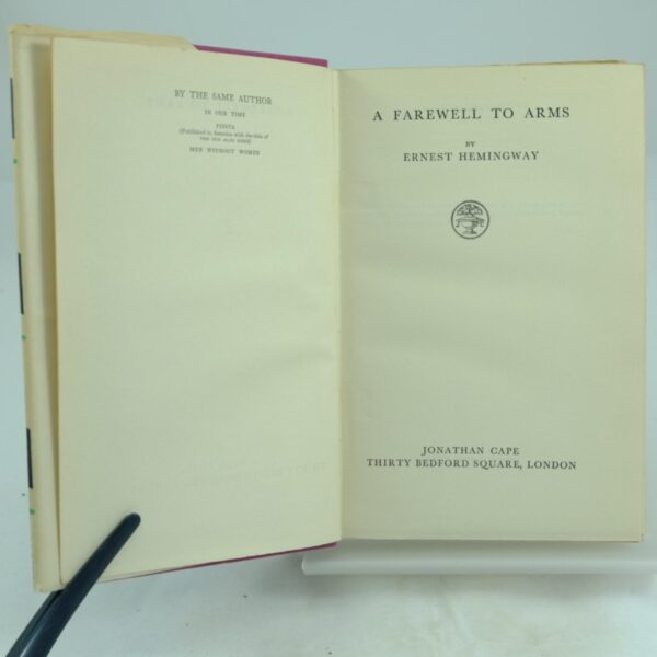 Farewell to Arms by Ernest Hemingway DJ